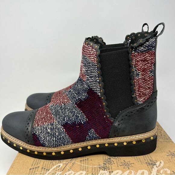 Free People Atlas Chelsea Boots - Picture 6 of 13
